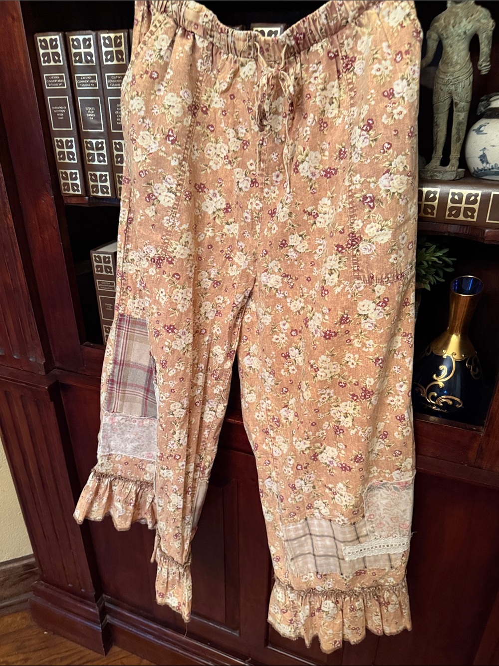Blue Velvet NWOT. Floral Prairie Ruffle Hem  Pants - And cute for fall